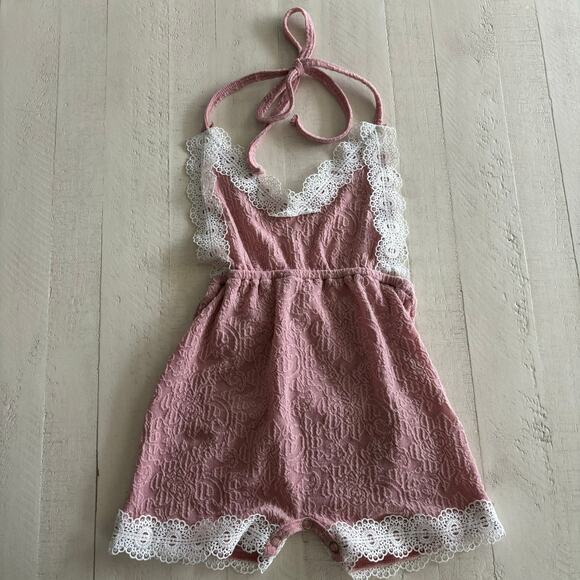 Blush Pink Baileys Blossoms Tie Neck White Lace Detail Romper EUC Size 2T - Picture 1 of 3